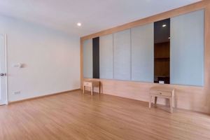 รูปภาพ 3 bed Duplex in Charoenjai Place Khlong Tan Nuea Sub District D004158