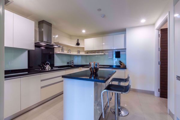 รูปภาพ 4 bed Condo in Watermark Chaophraya Khlong Ton Sai Sub District C005263