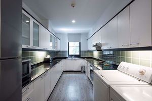 รูปภาพ 4 bed Condo in Benviar Tonson Residence Lumphini Sub District C09680