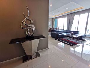 รูปภาพ 3 ห้องนอน Condo ในโครงการ Menam Residences Wat Phraya Krai Sub District C016993