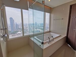 รูปภาพ 3 ห้องนอน Condo ในโครงการ Menam Residences Wat Phraya Krai Sub District C016993