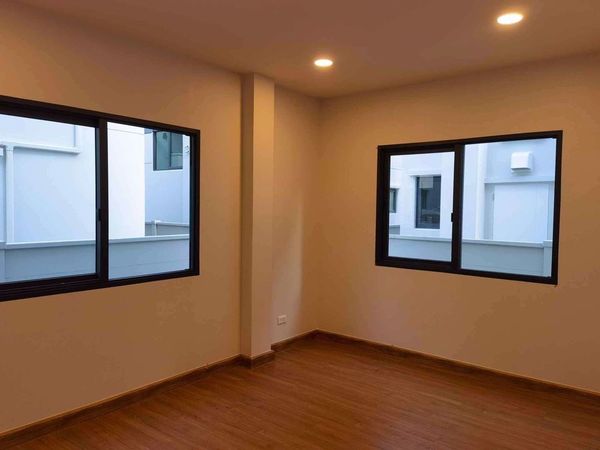 รูปภาพ 4 bed House in Centro Bangna - Km.7  Bang Kaeo Sub District H019262