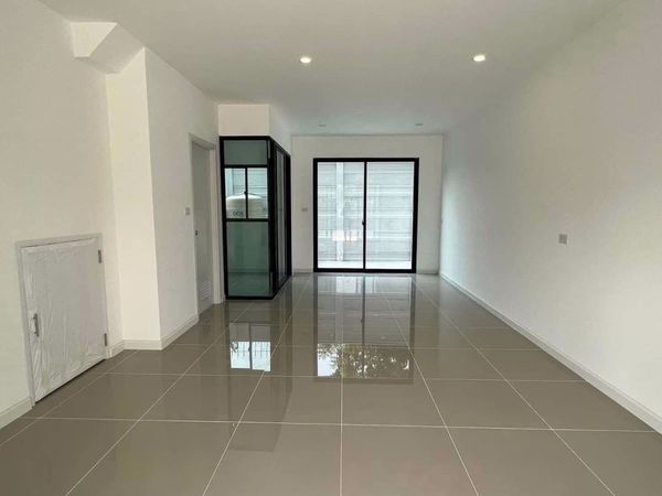 Picture of 3 bed Condo in Patio Srinakarin - Rama 9 Huamak Sub District C019793