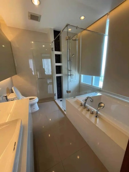 Picture of 3 bed Condo in Menam Residences Wat Phraya Krai Sub District C021018