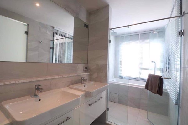 Picture of 2 bed Condo in RHYTHM Ekkamai Khlong Tan Nuea Sub District C021061