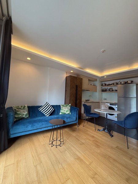 Picture of 1 bed Condo in Via Botani Khlong Tan Nuea Sub District C021063