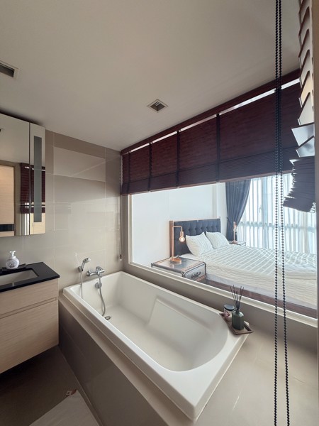 Picture of 1 bed Condo in Via Botani Khlong Tan Nuea Sub District C021063