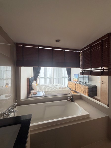 Picture of 1 bed Condo in Via Botani Khlong Tan Nuea Sub District C021063