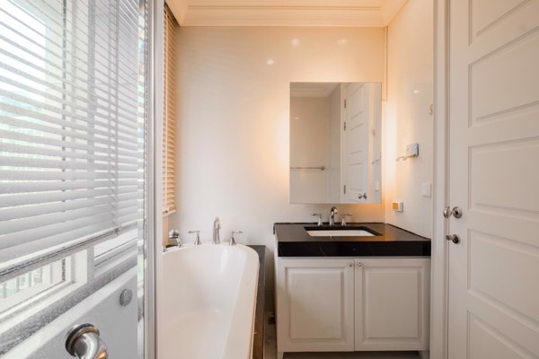 Picture of 2 bed Condo in Royce Private Residences Khlong Toei Nuea Sub District C021072