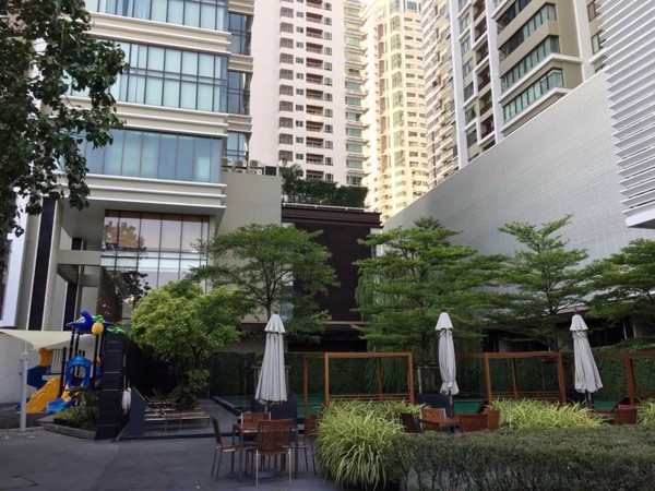 รูปภาพ 3 ห้องนอน คอนโด ในโครงการ The Emporio Place เขตคลองเตย แขวงคลองตัน C021095