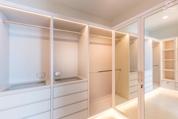 Picture of 3 bed Condo in Fullerton Sukhumvit Khlongtoei Sub District C021098