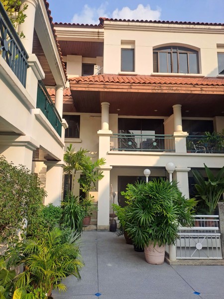 Picture of 5 bed House in The Private Sukhumvit 49  Khlong Toei Nuea Sub District H021113
