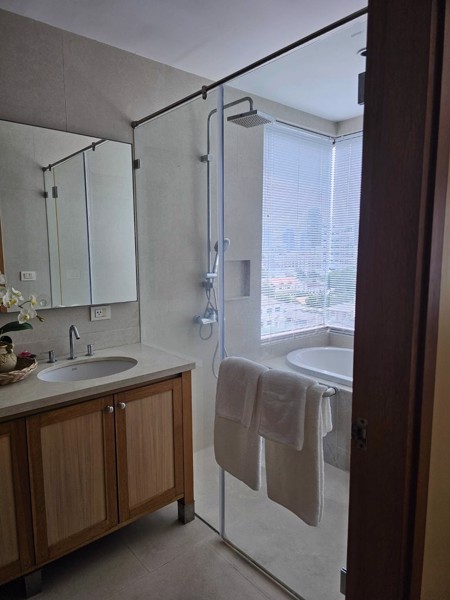 Picture of 2 bed Condo in The Emporio Place Khlongtan Sub District C021119