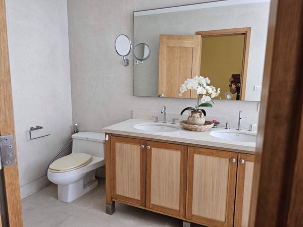 Picture of 2 bed Condo in The Emporio Place Khlongtan Sub District C021119