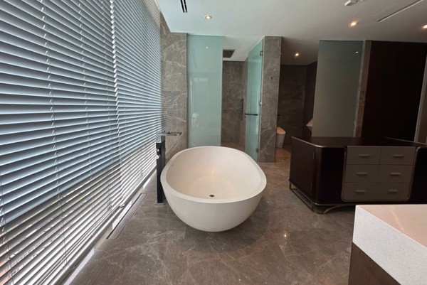 Picture of 3 bed Penthouse in 185 Rajadamri Lumphini Sub District P021124