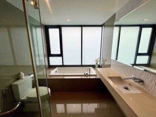 Picture of 2 bed Condo in Rhythm Sukhumvit 42 Phra Khanong Sub District C021143