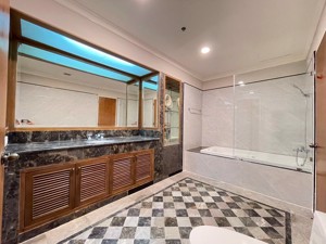 Picture of 3 bed Condo in Baan Chao Praya Khlong San Sub District C021186
