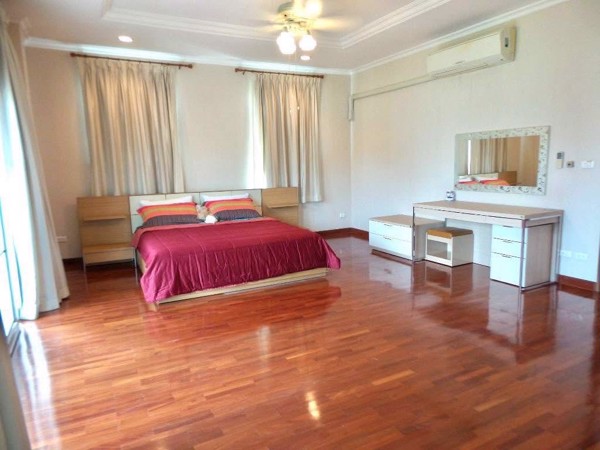 Picture of 3 bed House  Bang Na Sub District H021189