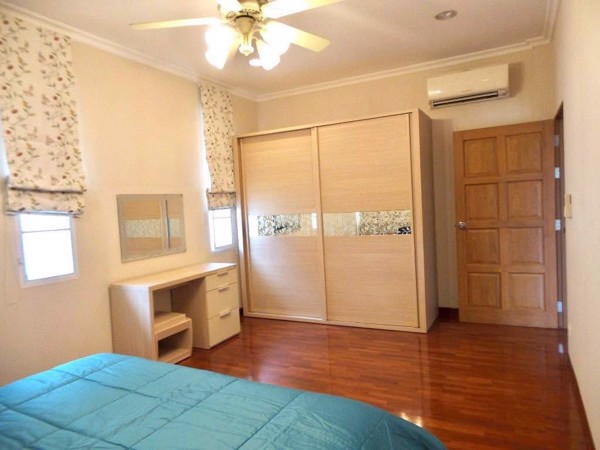Picture of 3 bed House  Bang Na Sub District H021189