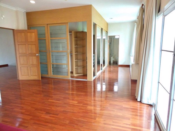 Picture of 3 bed House  Bang Na Sub District H021189