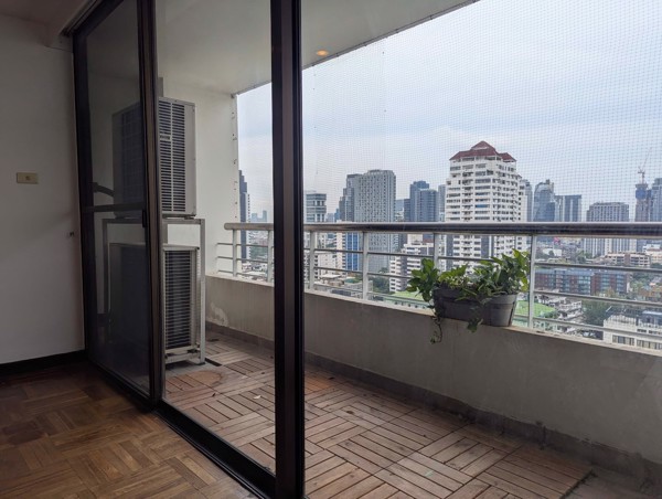 Picture of 3 bed Condo in The Habitat Sukhumvit 53 Khlong Tan Nuea Sub District C021226