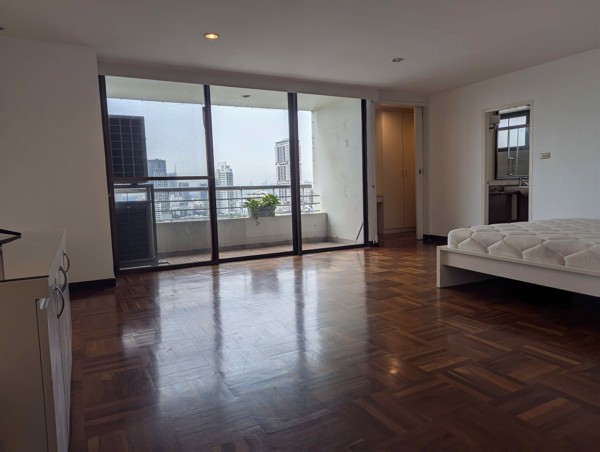 Picture of 3 bed Condo in The Habitat Sukhumvit 53 Khlong Tan Nuea Sub District C021226
