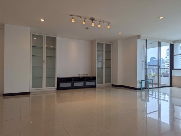 Picture of 3 bed Condo in The Habitat Sukhumvit 53 Khlong Tan Nuea Sub District C021226